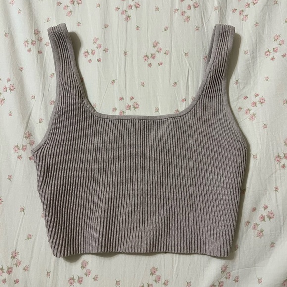 Aritzia Sculpted Cropped Tank - Picture 2 of 4